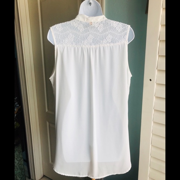 Lace off white high-low button down EUC - Picture 4 of 8